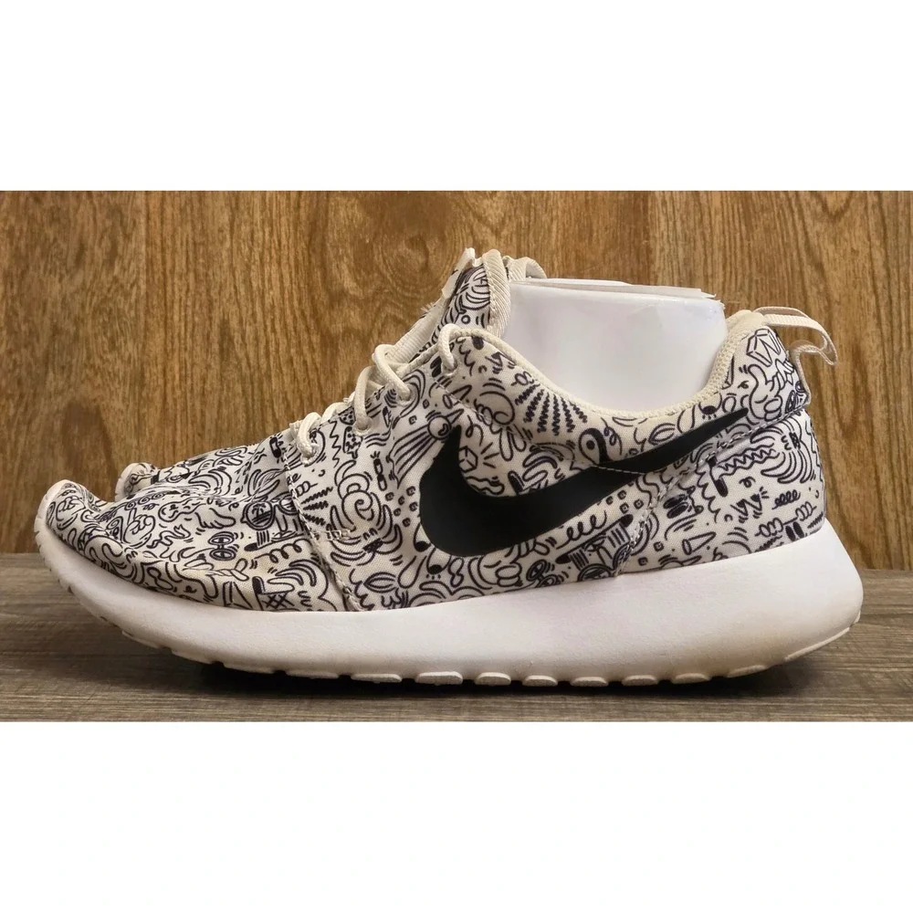 Nike Roshe One Athletic Shoes Sneakers Womens Size 8 Black White Doodle Print